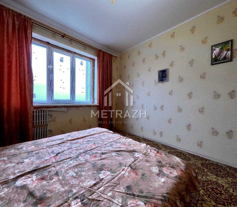 89060Продам 3 комнатную на Роганской!