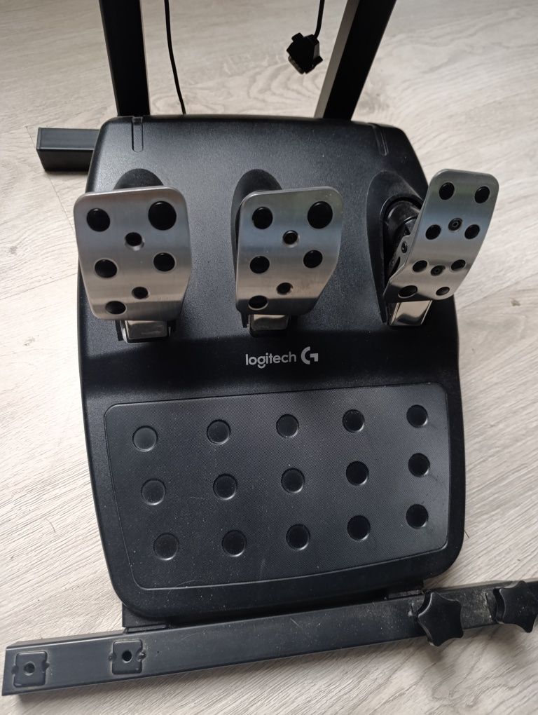 Sprzedam kierownicę Logitech g29 (przerabianą) i stojak