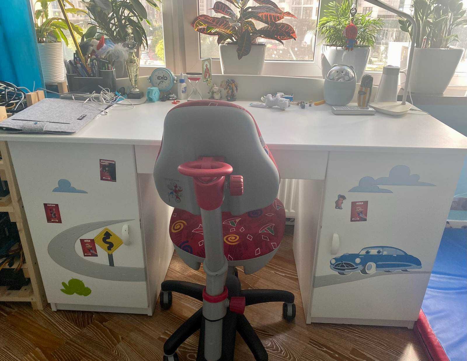 Стіл, шафа, тумба та крісло Pixar Meblik  -80%