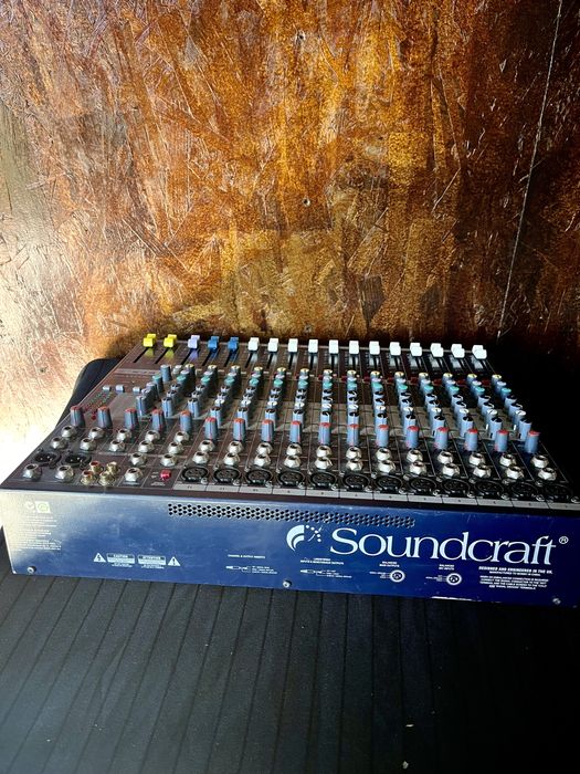Mesa de som Soundcraft EFX12