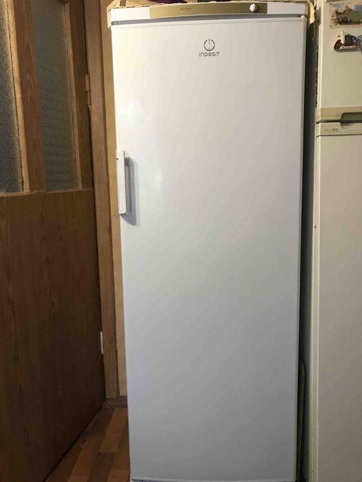 Морозильная камера Indesit 6 ящиков. Высота-1.65., ширина-60