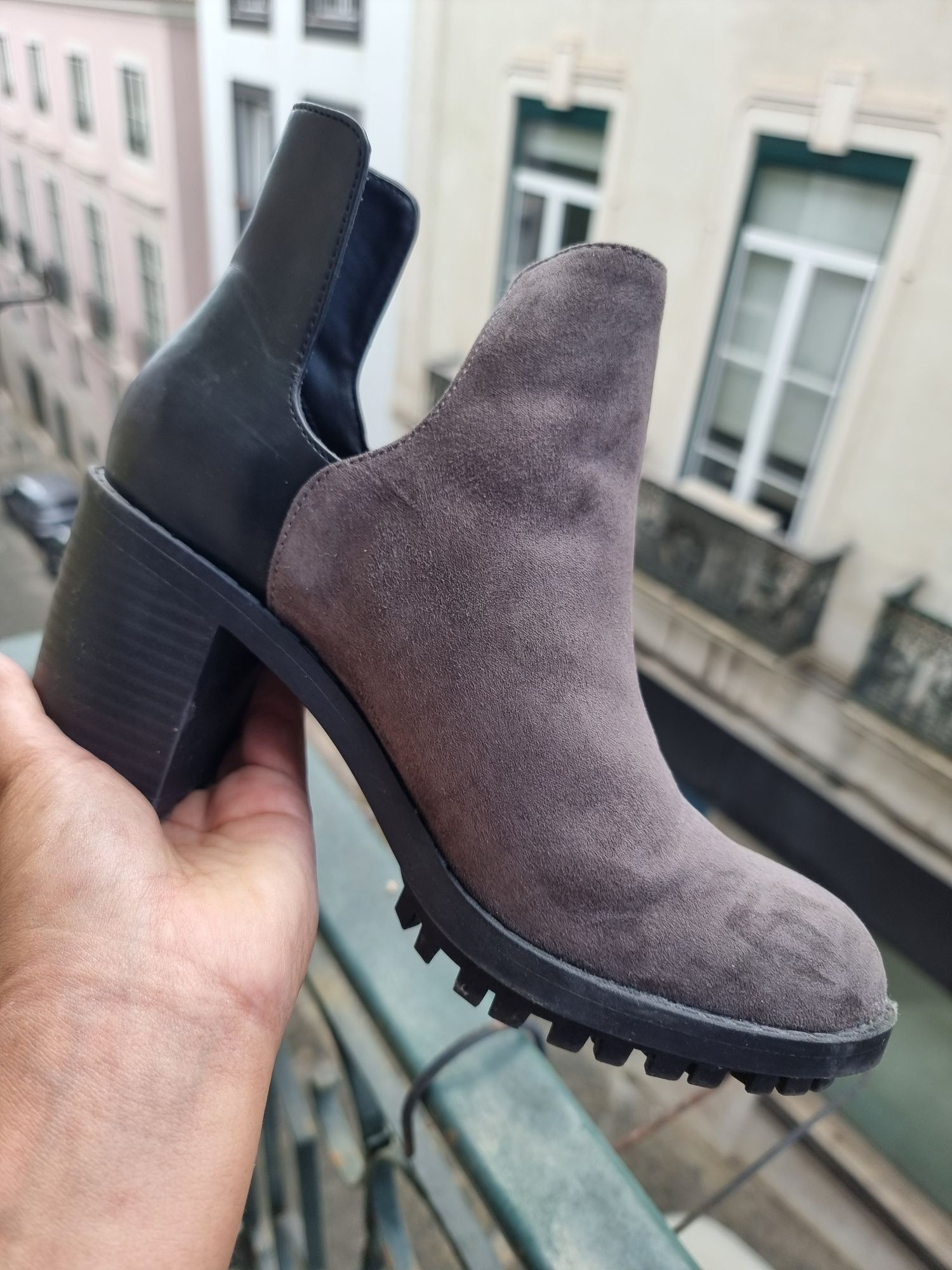 Botas de salto de camurça da Zara