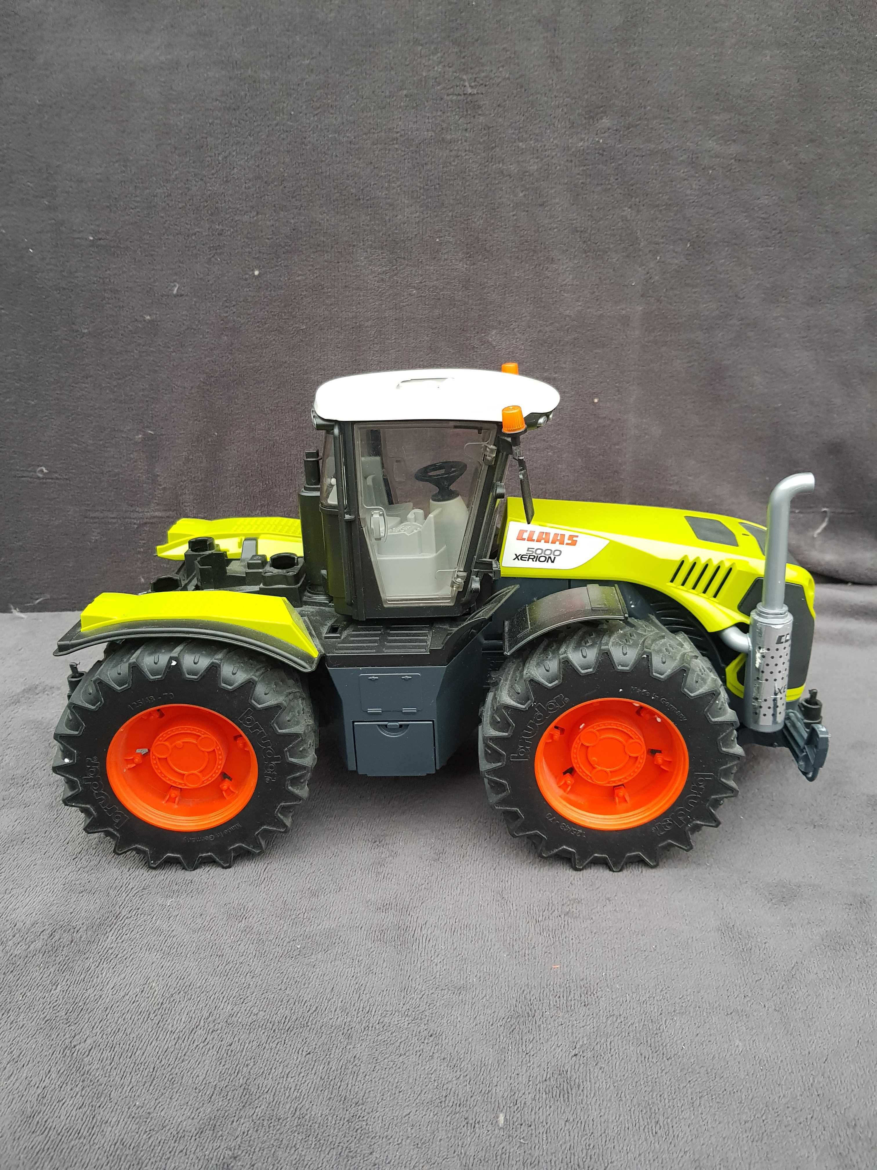 Bruder Traktor Claas Xerion 5000