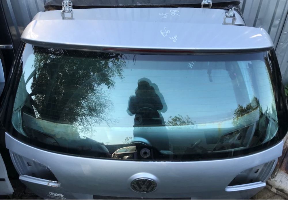 Оригінальне скло ляди Passat b6