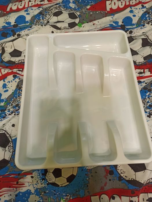 Plastikowy organizer na sztućce