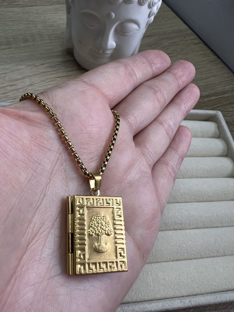 Nowy otwierany medalion–sekretnik ze stali nierdzewnej.