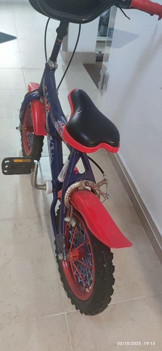 Bicicleta criança homem aranha