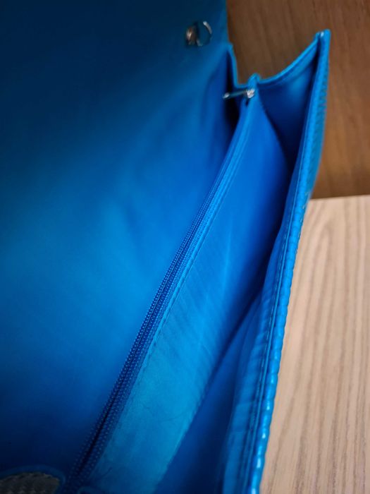 Сумка-клатч бирюзового цвета