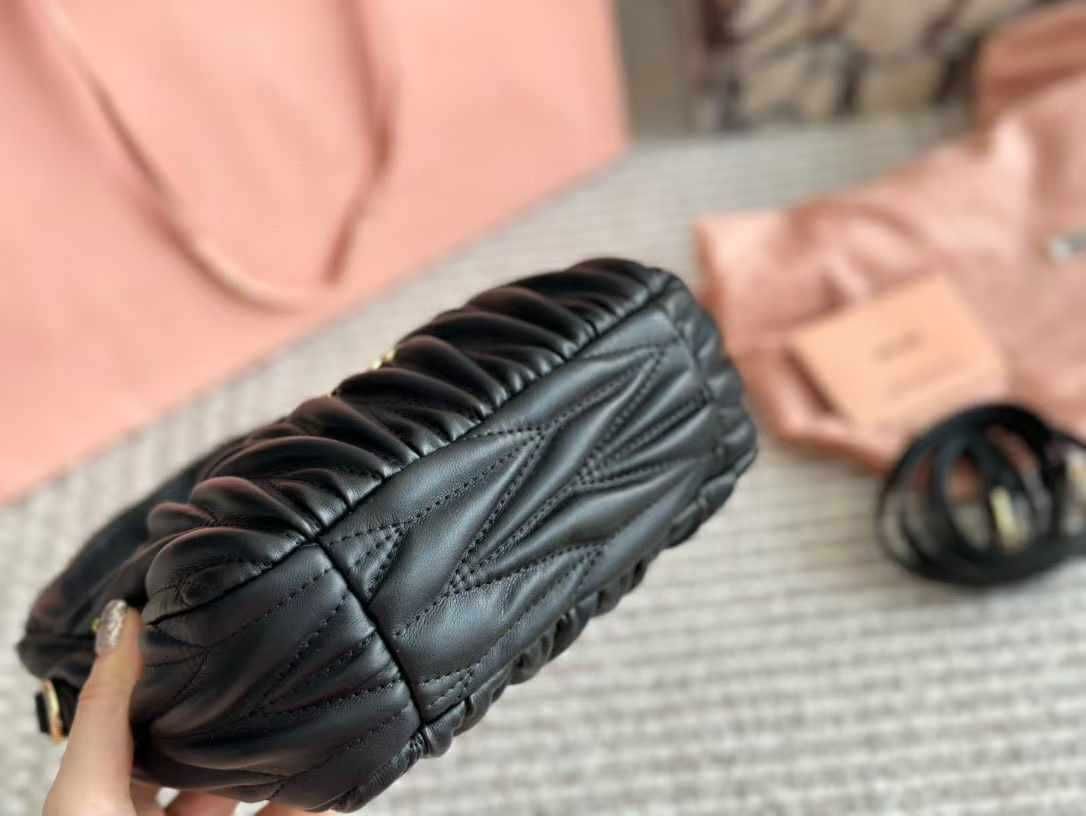 Torebka Miu Miu damska torba 196
