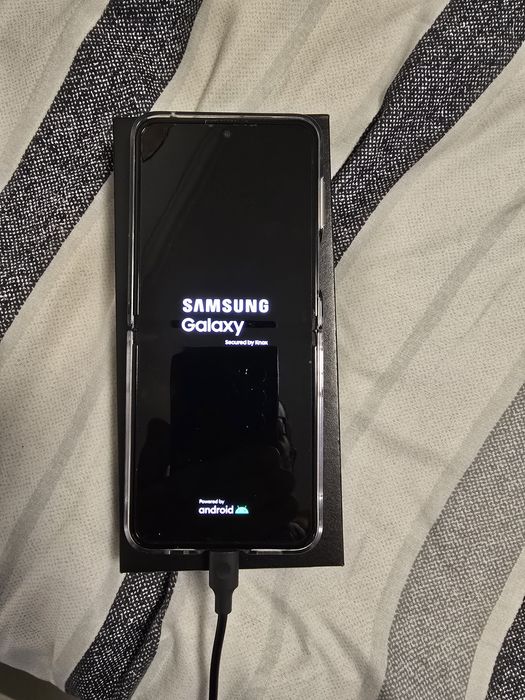 Samsung Zflip5 semi novo