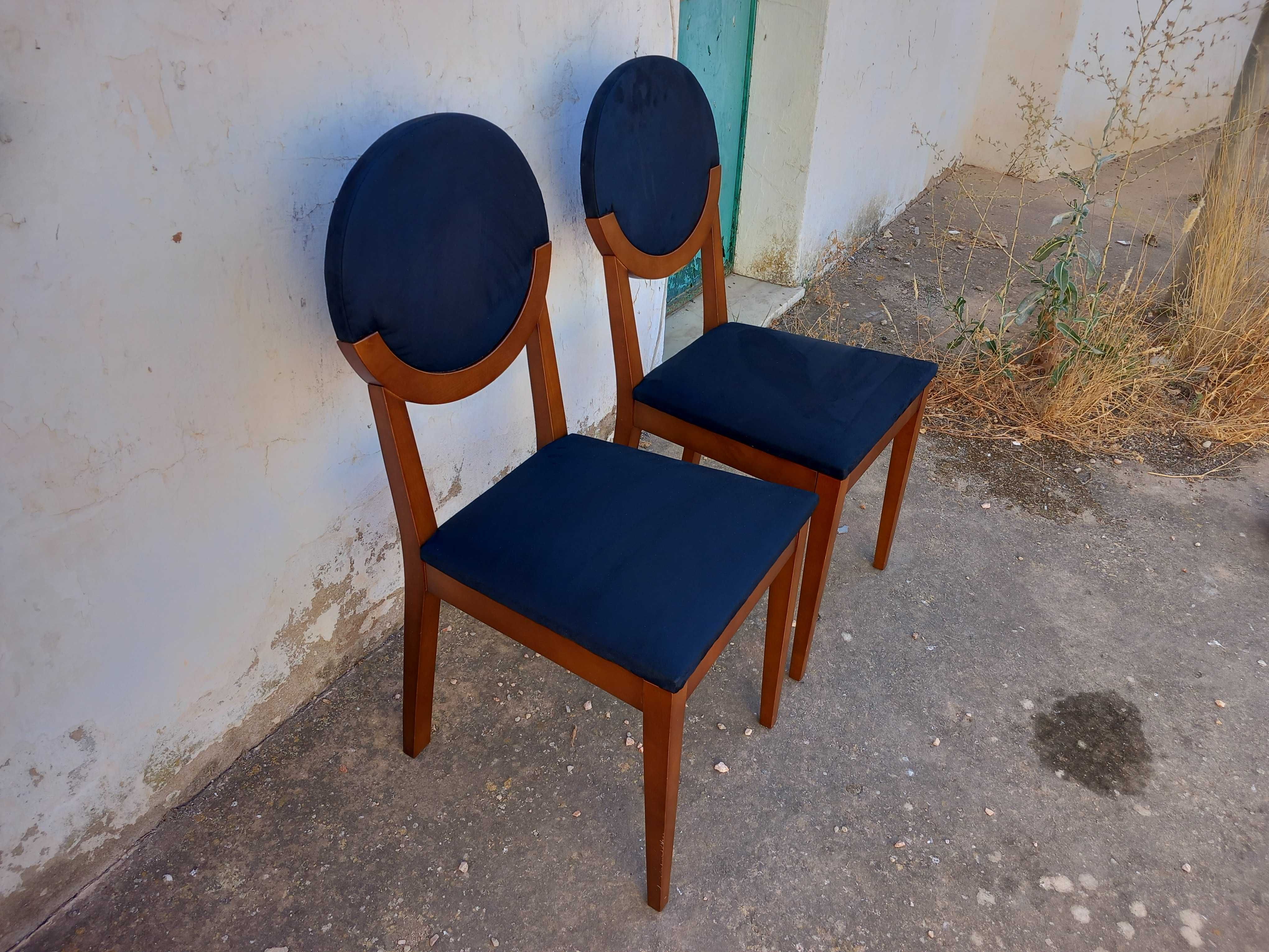 2 cadeiras de madeira