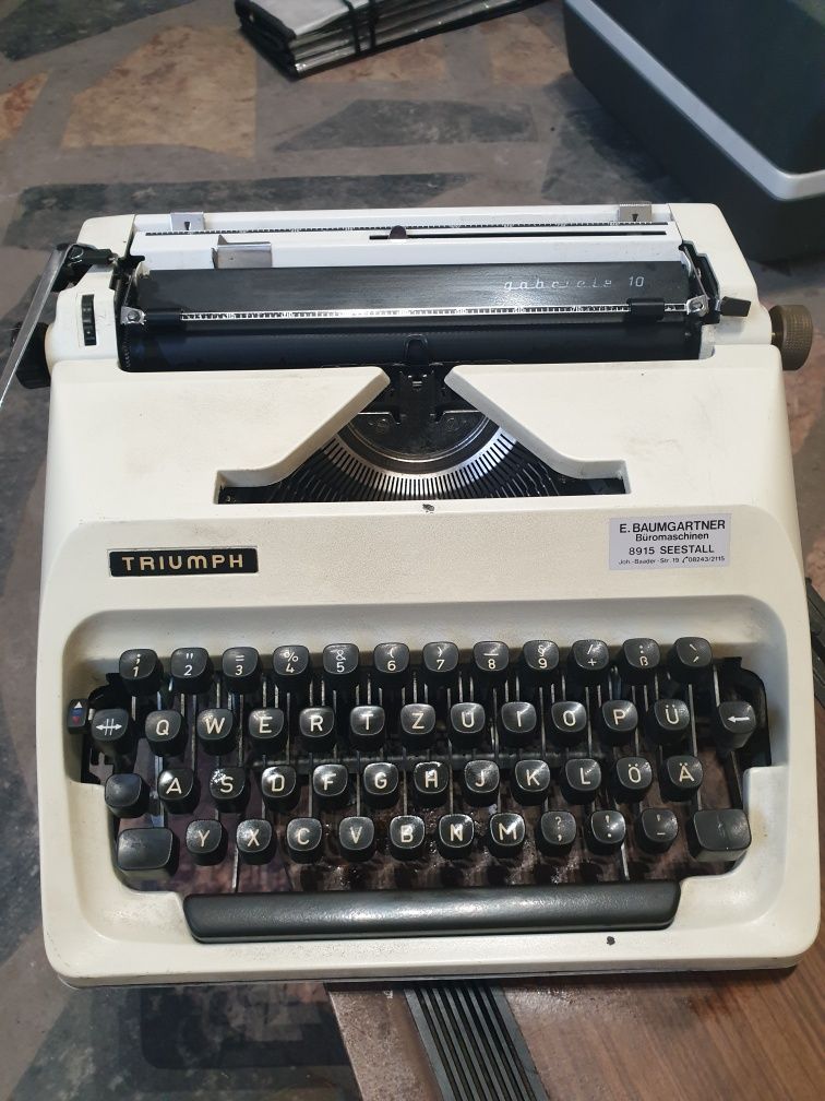 Orginalna niemiecka maszyna do pisania Triumph Gabriele 10 NRD