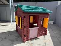 Casa Gigante de brincar para jardim com lareira e mesa para crianças