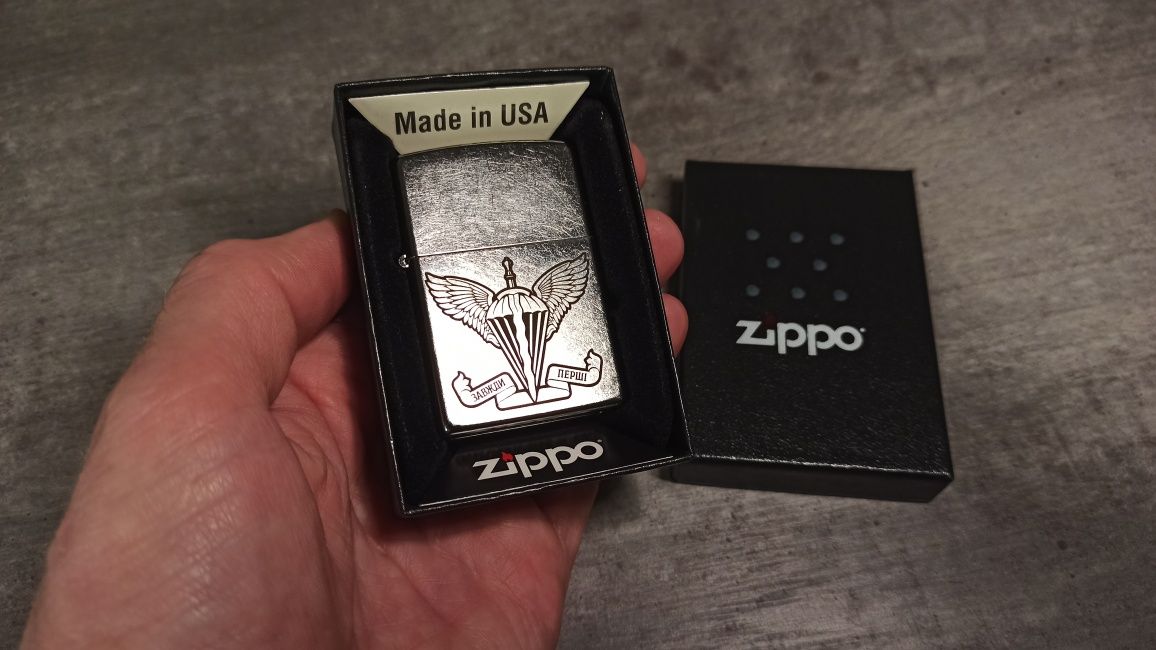 Створи свій стиль з персоналізованою запальничкою Zippo.