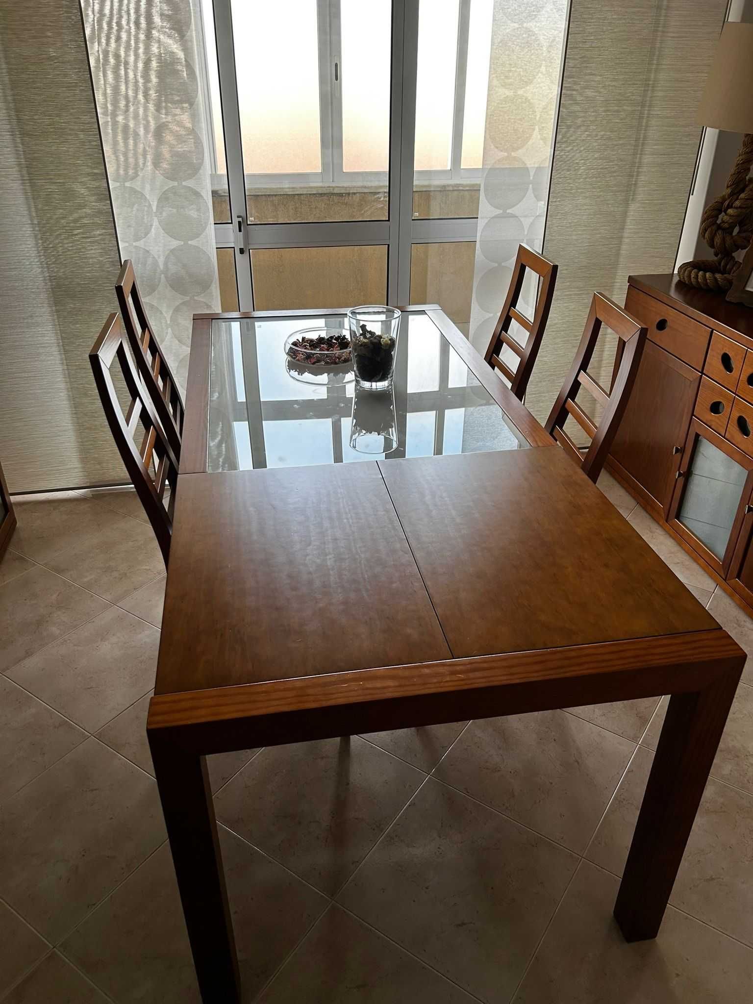 Mesa sala de jantar com 4 cadeiras