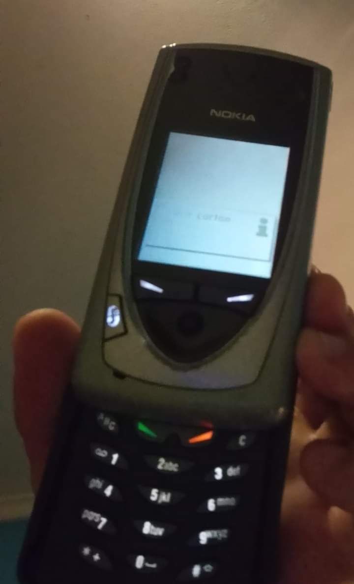 telemóvel  dá marca Nokia modelo 7650
