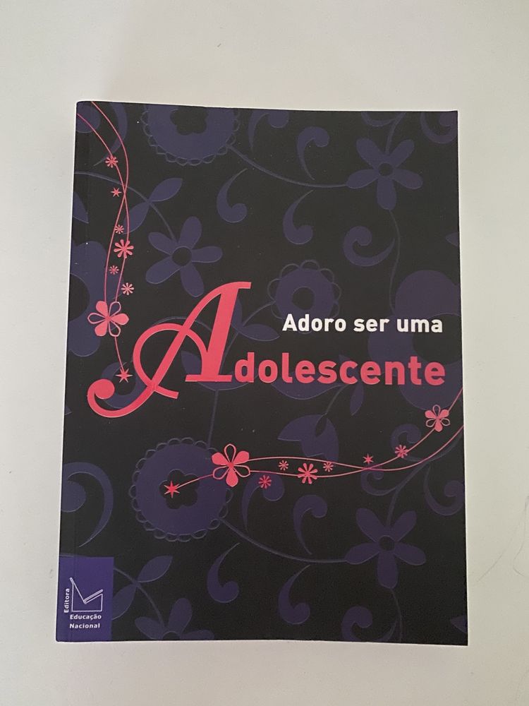 Livro “ adoro ser adolescente “