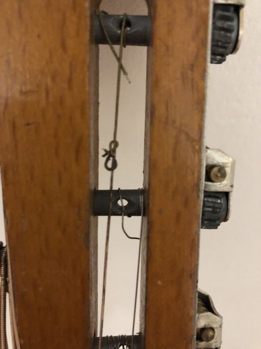 Радянська гітара зі звукознімачем