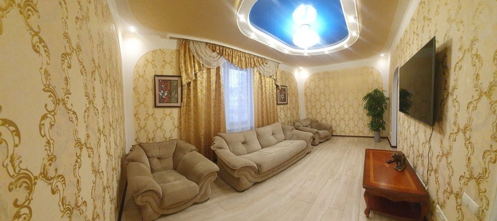 3-к.Кв  1-Поверх у Самом Центрi міста .Вул.В.Стуса 54