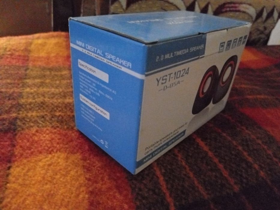 Колонки портативні з AUX та USB дротами.