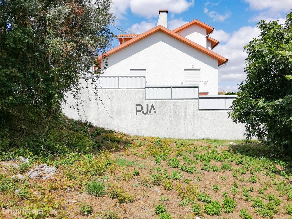 Lote para construção em Cubos