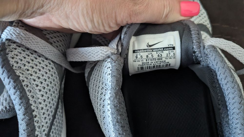 Нові чоловічі кросівки фірми Nike