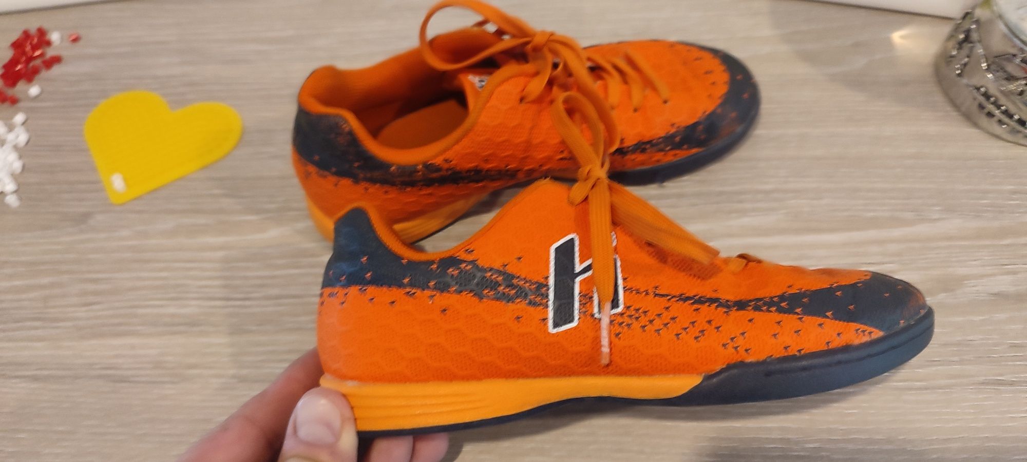 Sprzedam buty halowe  chłopięce 33 Huari