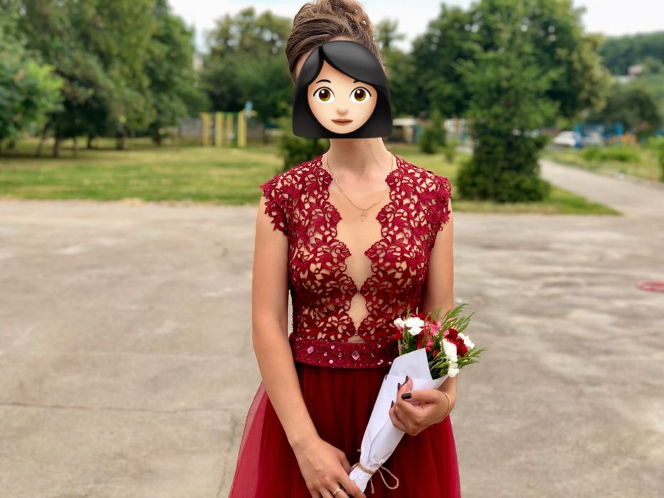 Червона сукня на випускний