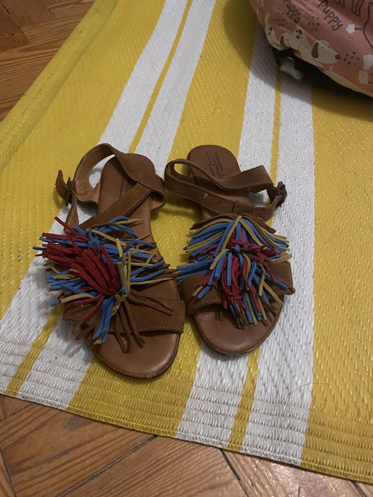 Sandalias tapadas, como novas