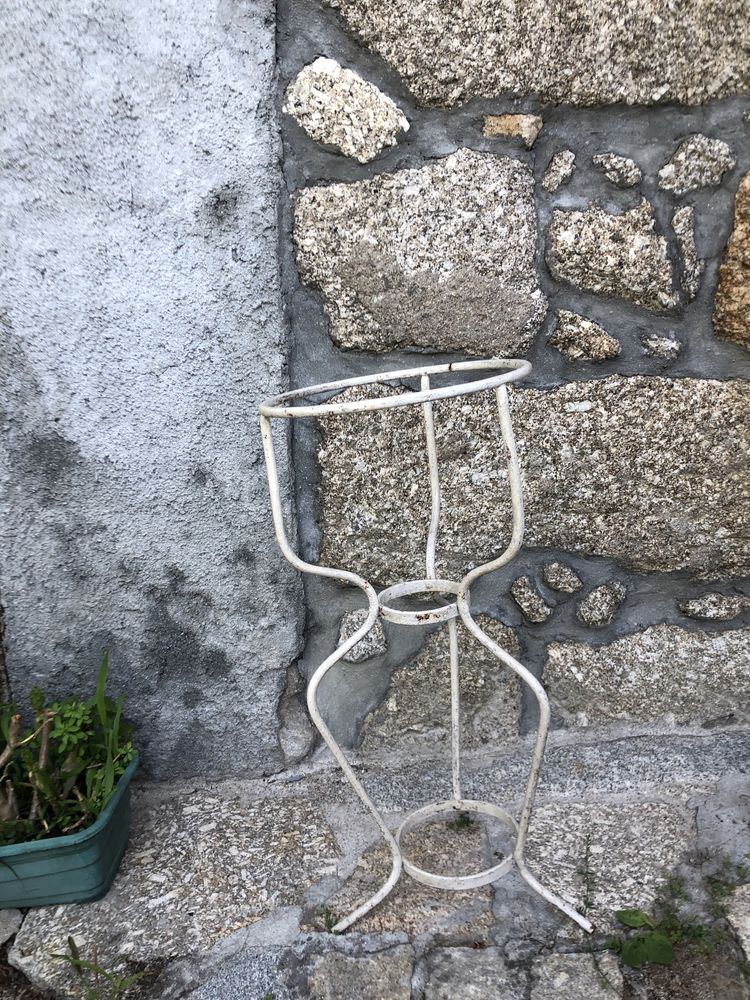 Lavatorio em metal antigo