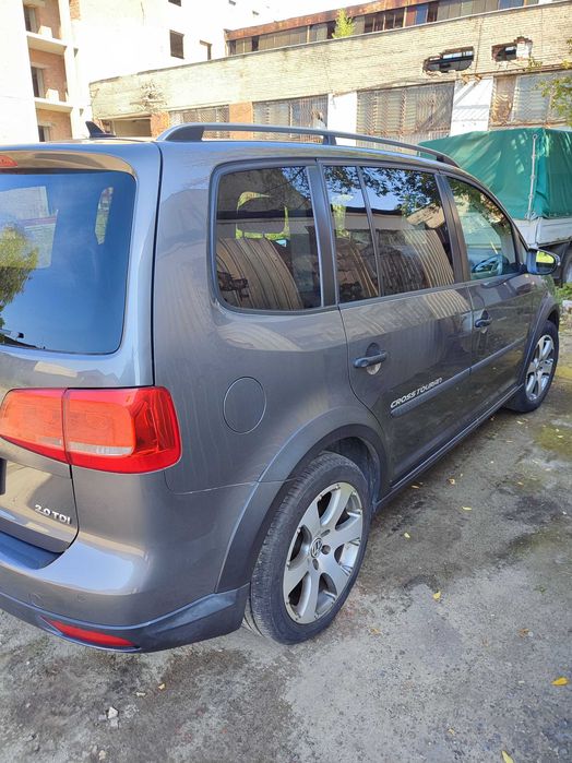 Volkswagen Touran Cross