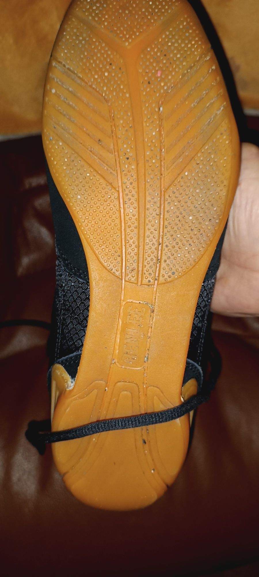 Buty sportowe prawie nowe