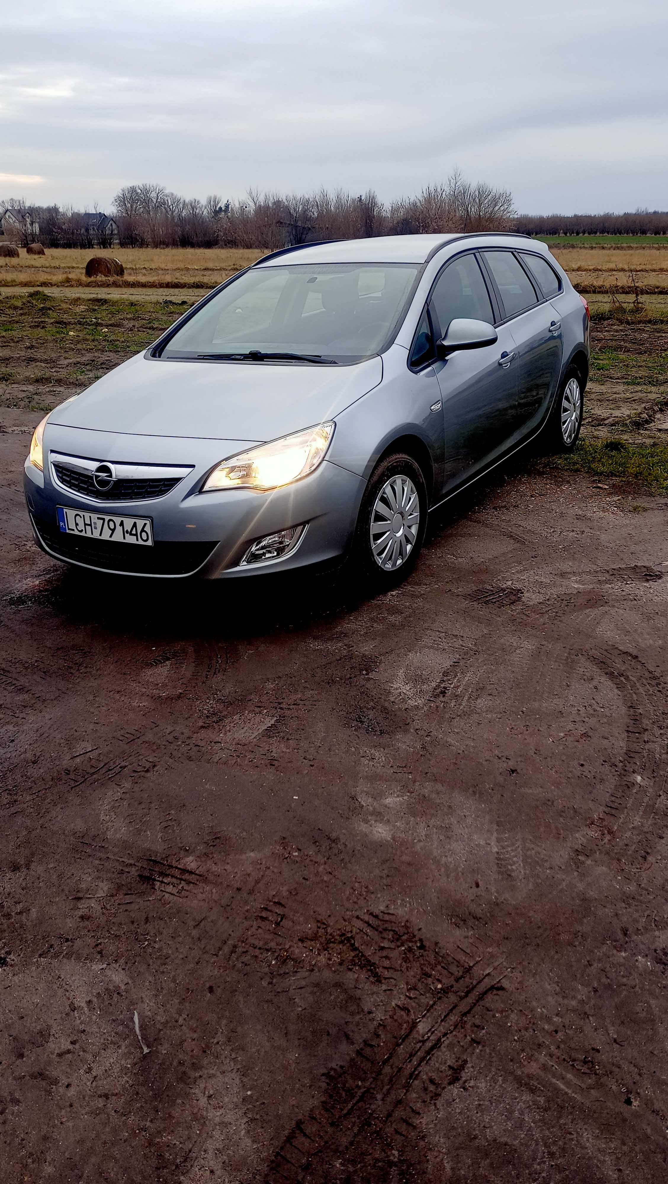 Opel  Astra  1.7 cdti  110KM  2012rok