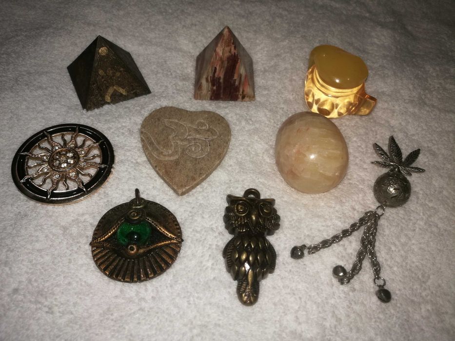 камень оникс металл статуэтка сувенир пирамида яйцо и другое