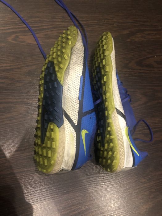 Футбольные бутсы Phantom