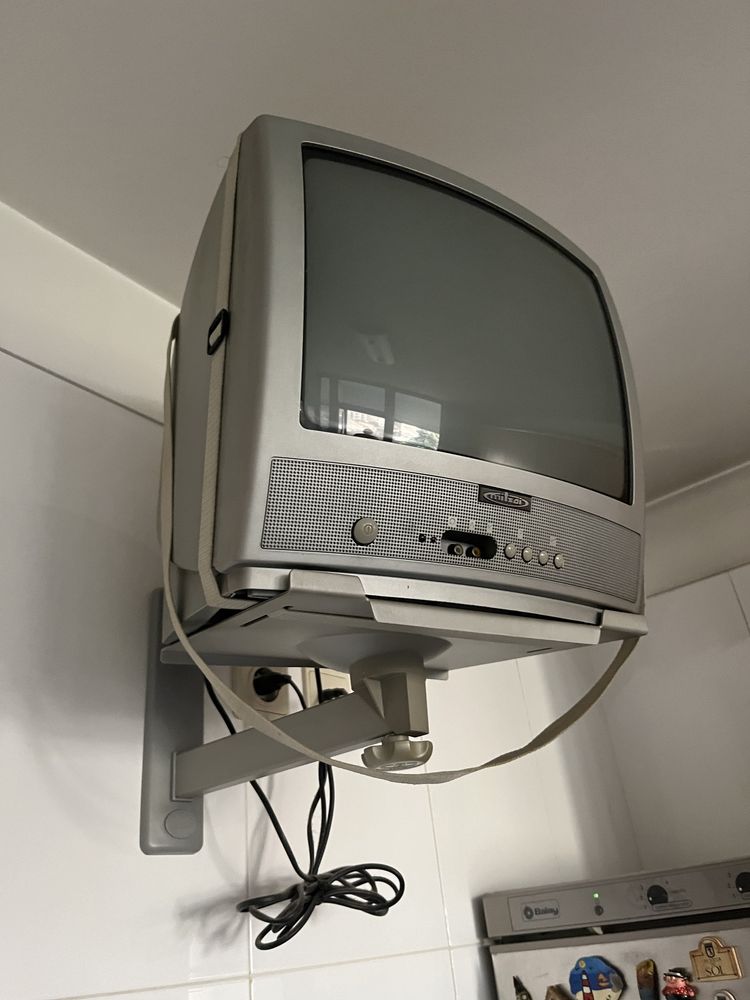 Tv - Televisao com comando + cabo de antena e suporte de parede