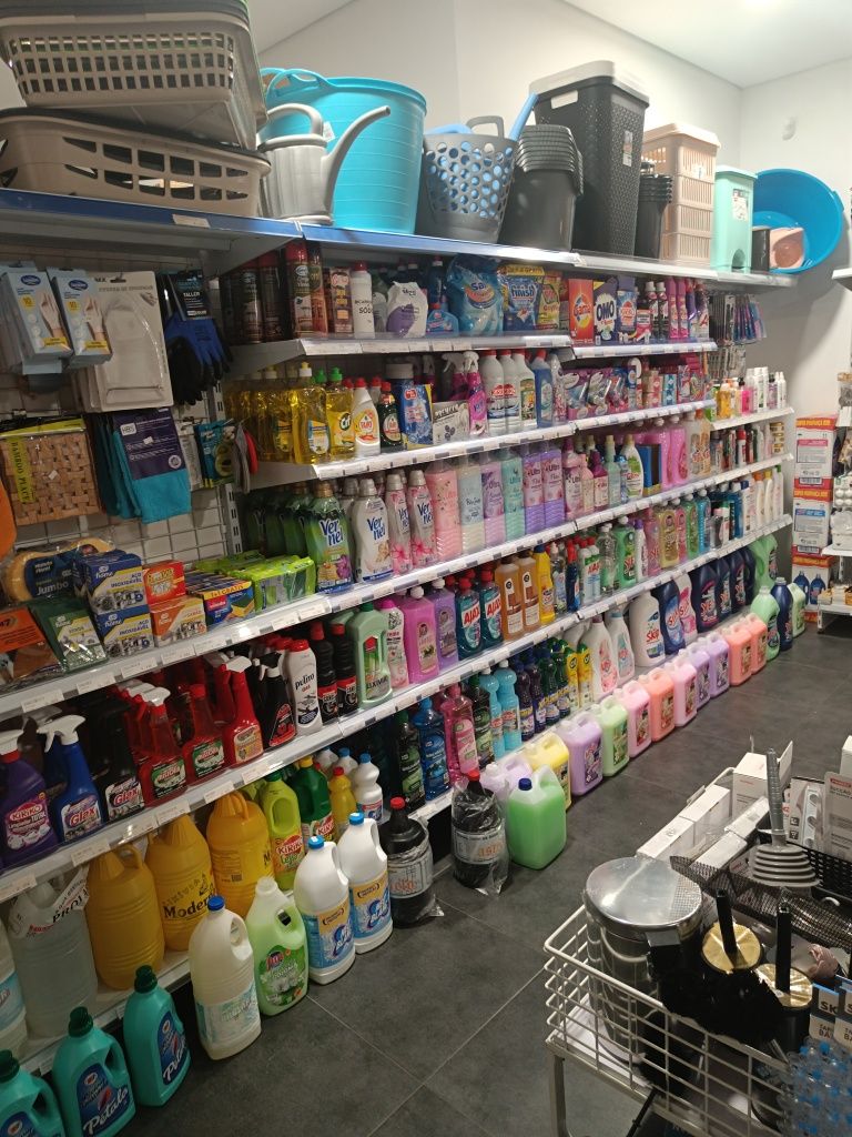 Vendo estantaria e moveis  de loja