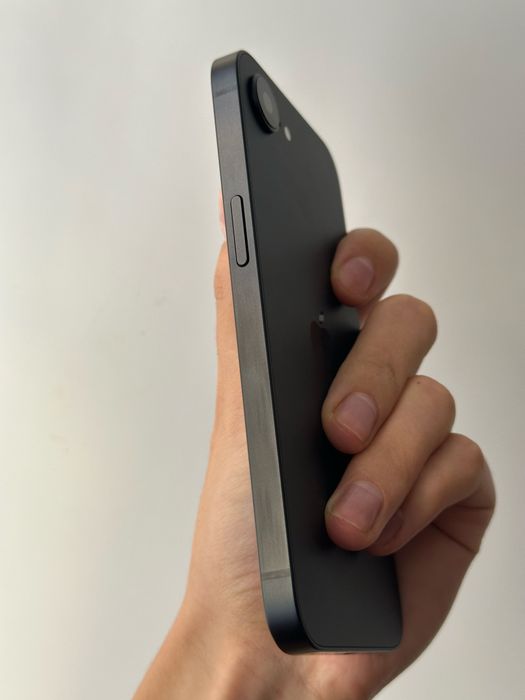 Apple Iphone 16e Black 128 gb