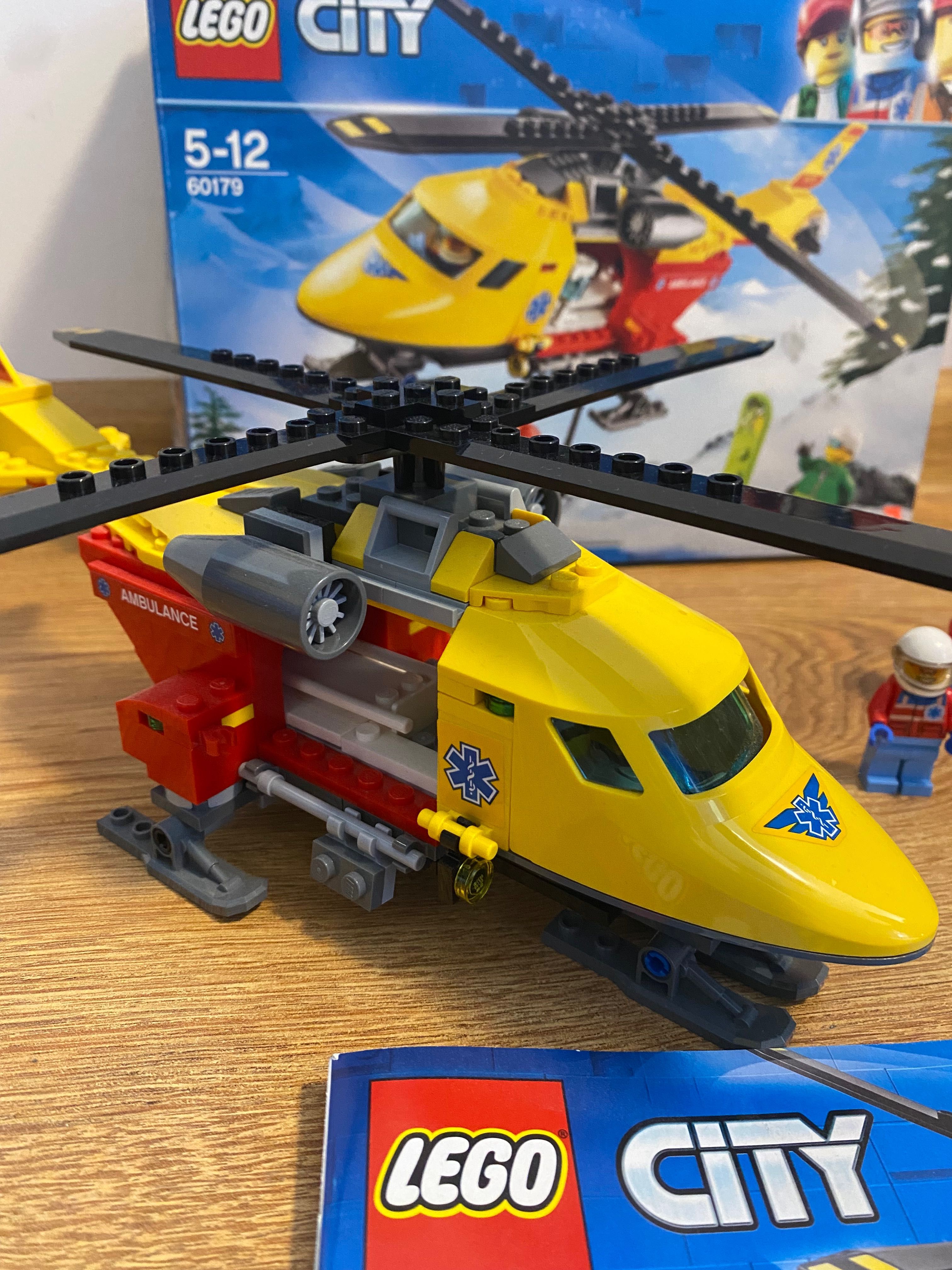 Zestaw Lego szpital 60204, samolot 60116, helikopter med. 60179