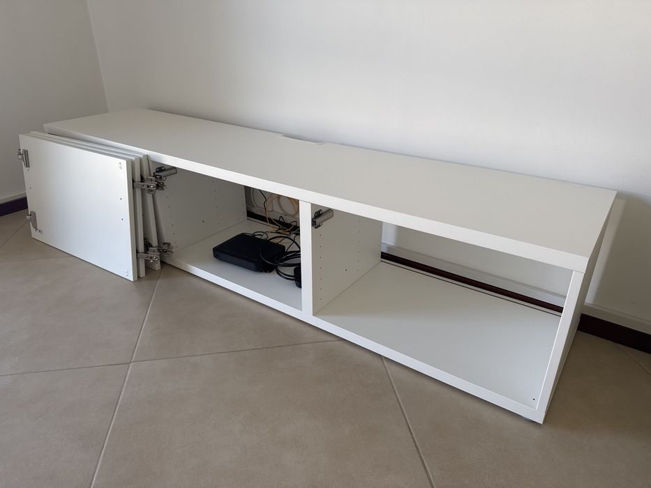 Movel BESTA com 3 portas
