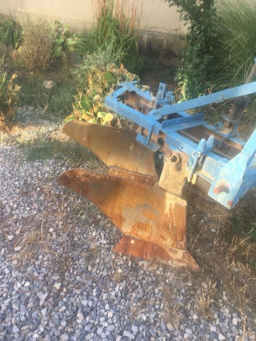 Продам плуг 2*35