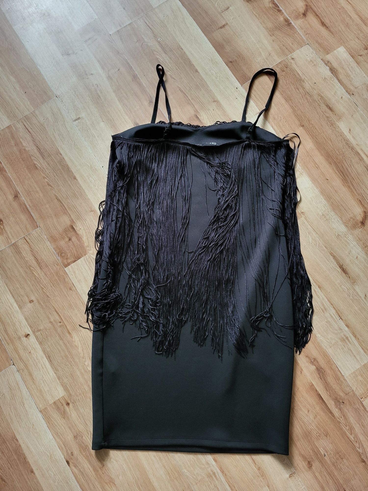 Czarna sukienka fredzle m/l