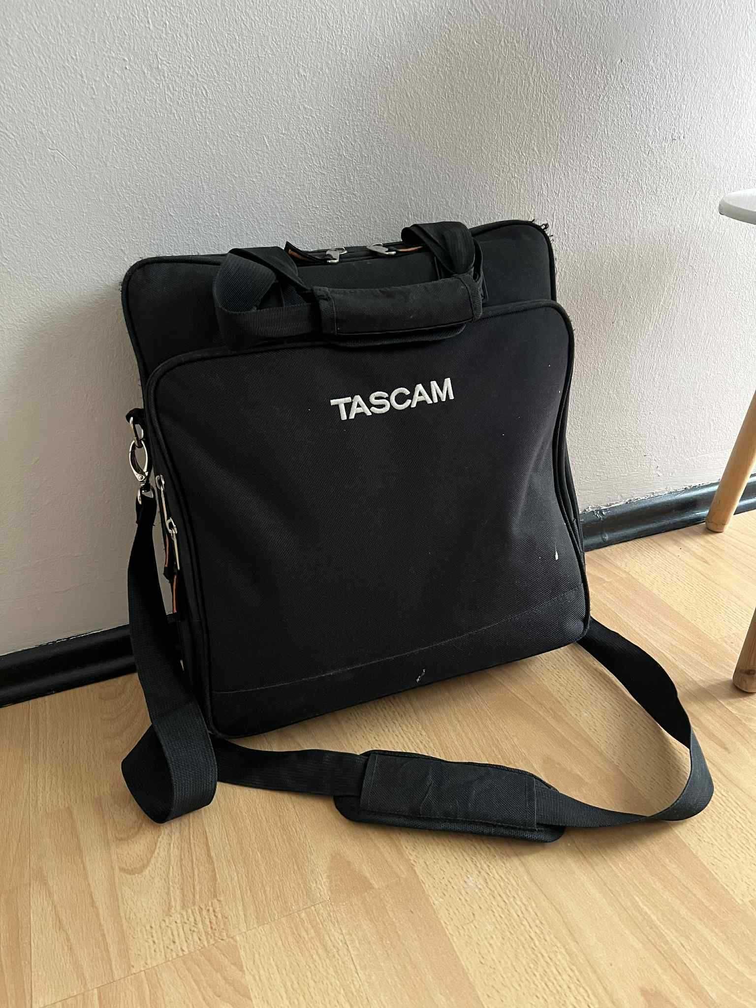 Tascam Model 12 używany mixer, rejestrator, interface USB - 10 kanałów