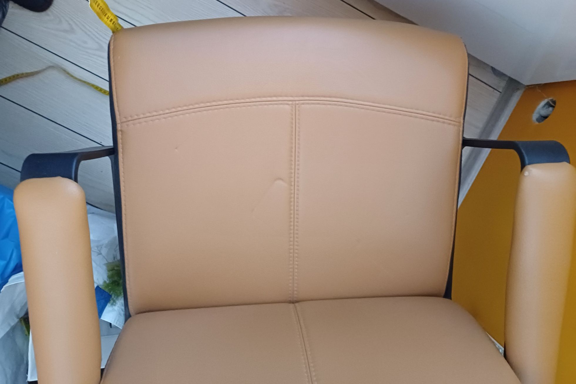 Fotel prezesa Ikea niewiele używany