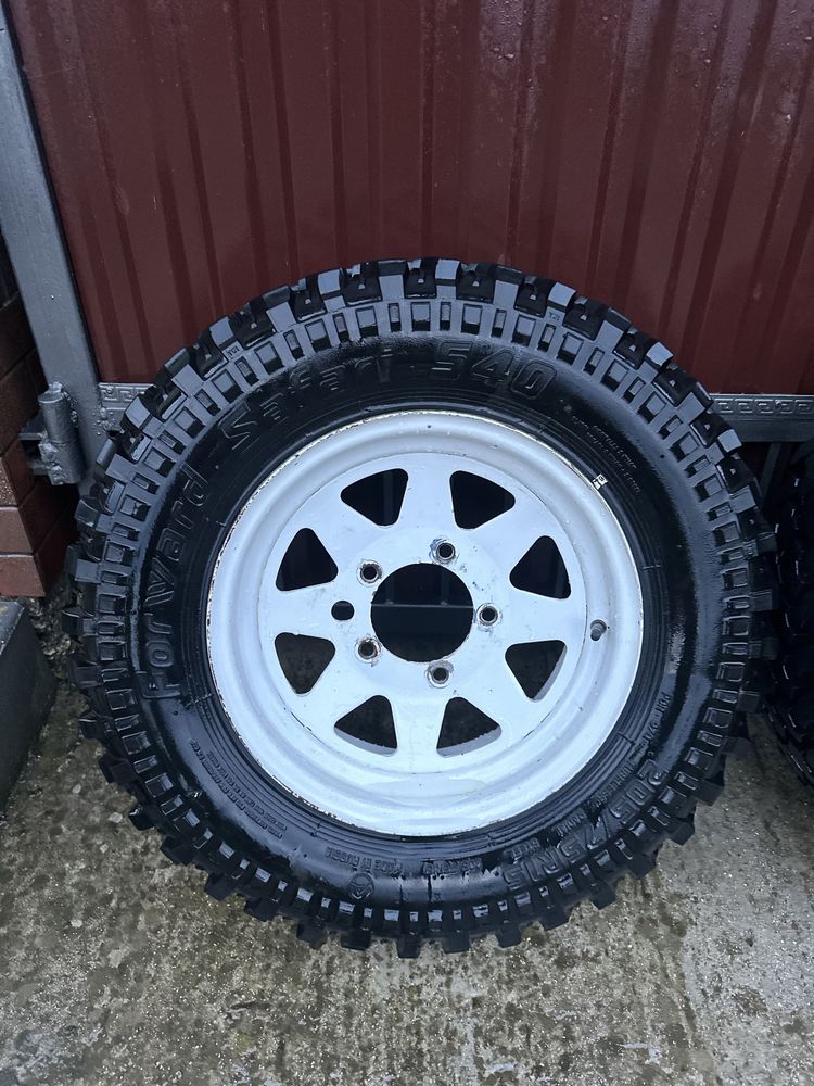 Диски 5*139,7 з резиною 205/75R15 Forward Safari 540