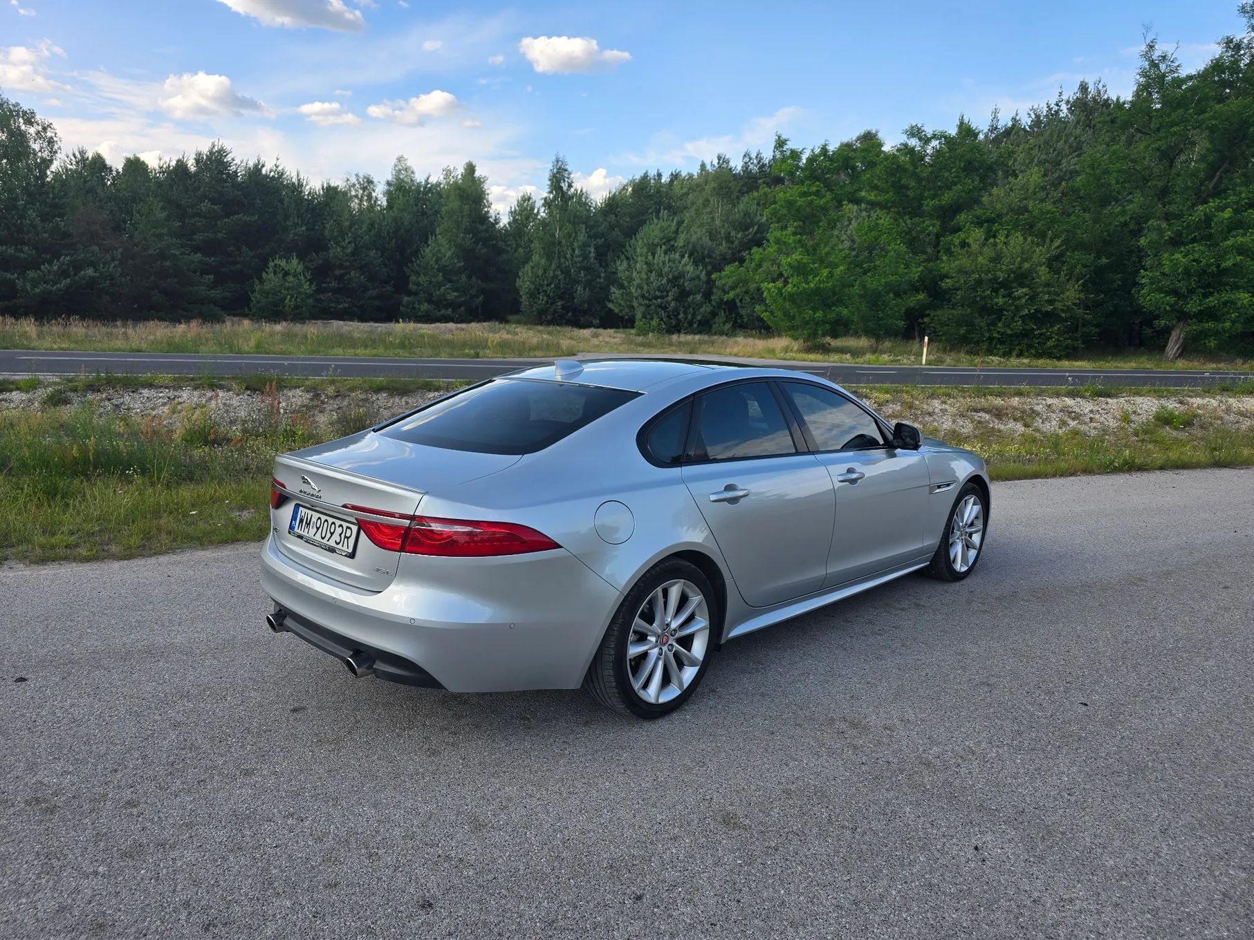 Jaguar XF R-Sport, Kamery 360, Radar, Dociągi drzwi