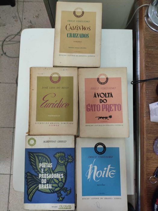 Varios livros de coleçoes da  editora livros do brasil