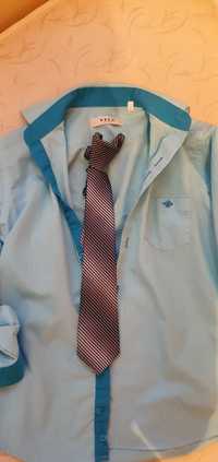 Голубая рубашка с галстуком
