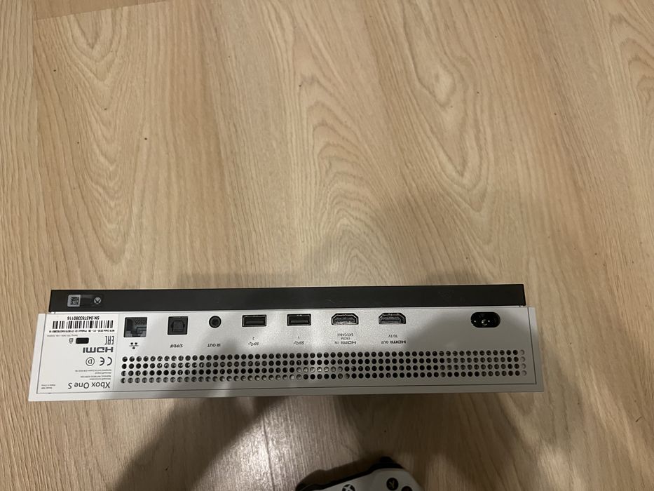 XBOX ONE S+dwa pady