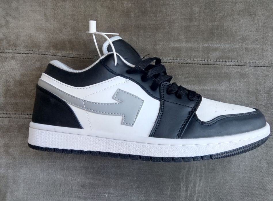 Кроссовки кросівки тапки туфли шлепки ботинки